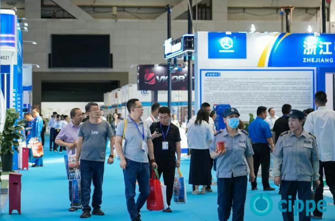 2025新疆國際石油和化工技術裝備展今日開幕！500+名企云集共創絲路中亞能源新走廊！