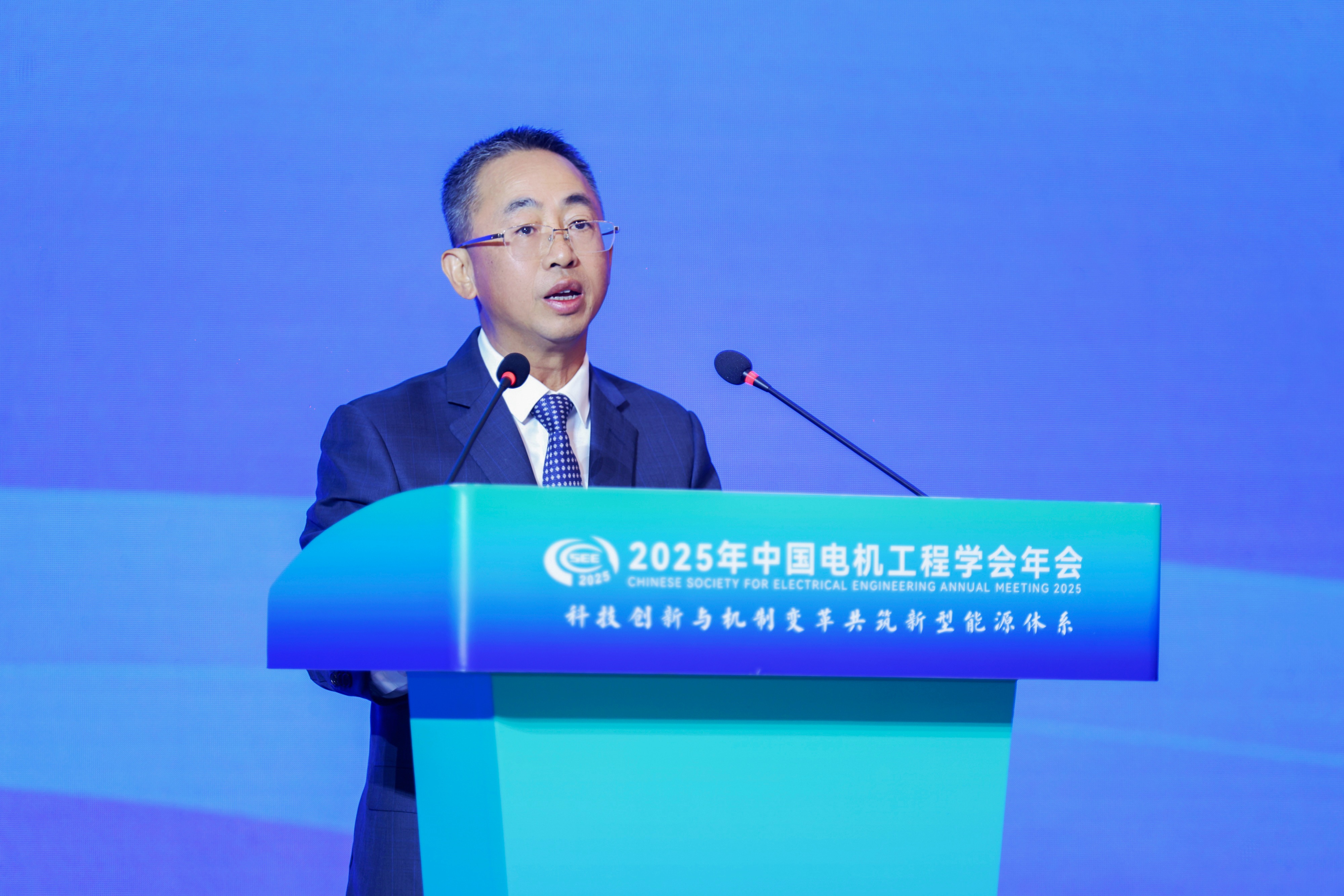 華為侯金龍：全場景構網，光風儲協同，推動新能源成為主力電源