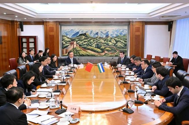 國家發(fā)展改革委副主任周海兵會(huì)見烏茲別克斯坦投資、工業(yè)和貿(mào)易部副部長卡西莫夫