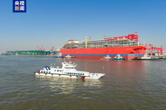 中國(guó)自主研發(fā)建造大型浮式天然氣液化裝置在江蘇南通成功出塢