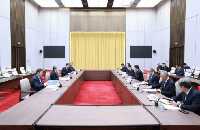 中國(guó)國(guó)家電網(wǎng)公司董事長(zhǎng)張智剛會(huì)見(jiàn)哈薩克斯坦電網(wǎng)公司董事會(huì)主席納比·艾特扎諾夫