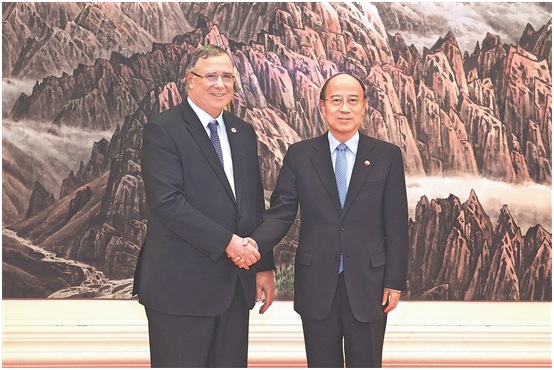 中國(guó)石油集團(tuán)董事長(zhǎng)戴厚良會(huì)見(jiàn)道達(dá)爾能源公司董事長(zhǎng)潘彥磊