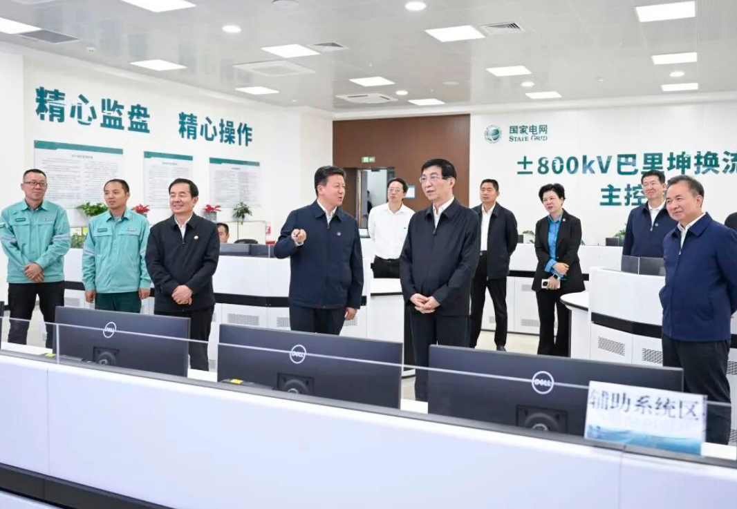 王滬寧在新疆了解“疆電外送”通道建設運行和新能源產業發展情況